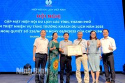 Hiệp hội Du lịch Ninh Bình được khen thưởng trong triển khai thực hiện Bộ tiêu chí Du lịch Xanh-VITA GREEN