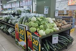 Bộ Công Thương: Chống găm hàng, tăng giá trước bão số 5