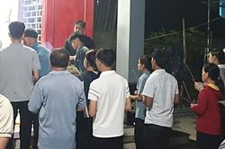 Nghệ An: Điện rò rỉ trong lúc gia cố mái nhà khiến một người tử vong