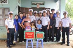 Tiếp sức cho con ngư dân đến trường