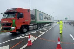 Cấm toàn bộ xe đi trên cao tốc Bắc - Nam, đoạn qua Nghệ An do bão số 5 Kajiki