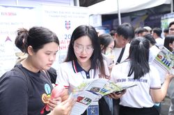Trường ĐH Ngân hàng TP.HCM lên tiếng giải quyết cho những thí sinh 'từ đậu thành rớt'