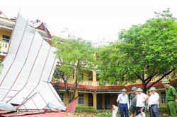 Chủ tịch UBND tỉnh Lê Hồng Vinh kiểm tra thiệt hại do bão số 5 tại các xã Kim Liên, Đô Lương và KCN WHA Industrial Zone Nghệ An