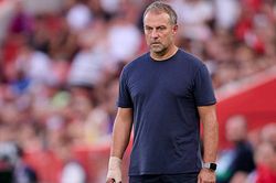 HLV Hansi Flick ra quyết định quan trọng về kế hoạch chuyển nhượng của Barca
