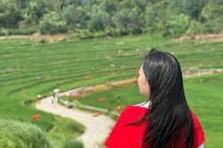 Sắc đỏ giữa ruộng bậc thang Pù Luông điểm hẹn du lịch dịp 2/9