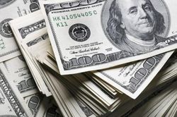 Đồng đô la lao dốc khi Trump sa thải thống đốc Fed khiến nhà đầu tư hoảng loạn