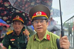 Cựu chiến binh đi từ 2h sáng về Quảng trường Ba Đình, đội mưa chờ xem sơ duyệt diễu binh