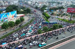 Thi công nâng tĩnh không phần cầu chính cầu Bình Triệu 1