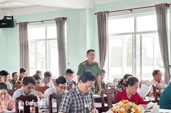 Bí thư Đảng ủy, Chủ tịch UBND phường Biên Hòa đối thoại với cán bộ, công chức