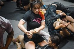 MMA phá vỡ ranh giới võ thuật, ngành công nghiệp tỷ USD