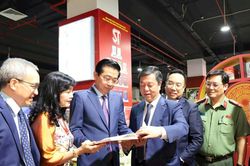 Ra mắt hai ấn phẩm đặc biệt: Đúc kết những quyết sách lịch sử và tôn vinh hình tượng Công an