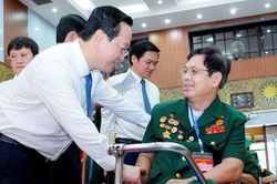 Lãnh đạo tỉnh Nghệ An gặp mặt, tri ân người có công với cách mạng, gia đình chính sách tiêu biểu