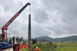 Ngành Điện huy động tối đa lực lượng, phương tiện, khắc phục sự cố, cấp điện trở lại sớm nhất sau bão số 5 ở Nghệ An