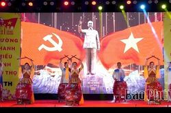 Giao lưu văn nghệ 'Tổ quốc trong tim'