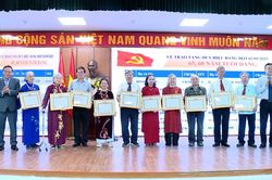 110 đảng viên phường Ba Đình vinh dự nhận Huy hiệu Đảng