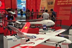 Loạt UAV, súng tiểu liên hiện đại của Bộ Công an thu hút người xem tại Triển lãm thành tựu đất nước
