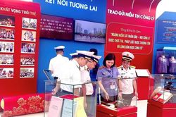 Viện kiểm sát Quân sự Hải quân tham quan Triển lãm thành tựu đất nước kỷ niệm 80 năm Quốc khánh