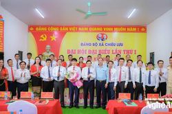 Chủ tịch UBND tỉnh Nghệ An Lê Hồng Vinh dự Đại hội đại biểu Đảng bộ xã vùng cao Chiêu Lưu