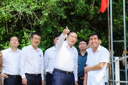 Chủ tịch UBND tỉnh Nghệ An Lê Hồng Vinh khảo sát, lựa chọn địa điểm tái định cư cho người dân khu vực sạt lở ở Chiêu Lưu, Lượng Minh, Con Cuông
