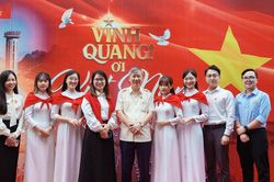 Hơn 1.000 người tham gia MV 'Vinh quang, ơi Việt Nam'