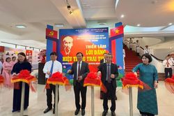 Dấu ấn lịch sử từ triển lãm 'Lời Đảng hiệu triệu trái tim'