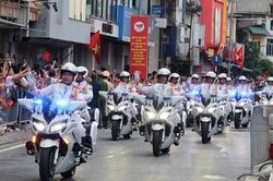 Các khối sĩ quan, phương tiện đặc chủng của lực lượng CAND tham gia diễu binh A80