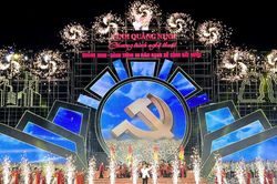 Quảng Ninh: Hàng vạn người dân đội mưa xem chương trình nghệ thuật kỷ niệm 80 năm Quốc khánh 2/9
