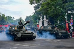 Dàn xe pháo quân sự 'khủng' hừng hực khí thế trong buổi tổng duyệt diễu binh