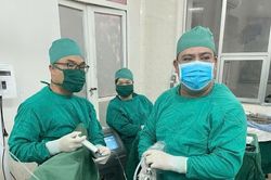 Bệnh viện Đa khoa khu vực Si Ma Cai làm chủ kỹ thuật nội soi tán sỏi bàng quang bằng laser