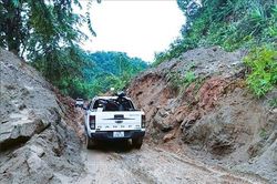 Nghệ An: Quốc lộ 48 tạm thông tuyến qua điểm sạt lở tại bản Na Lướm