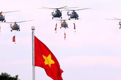 Chiêm ngưỡng màn trình diễn của các biên đội máy bay mở đầu chương trình diễu binh A80