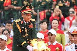 Người anh hùng giữ trời xanh Tổ quốc và sứ mệnh thắp lửa truyền thống tại Lễ kỷ niệm 80 năm Quốc khánh 2/9