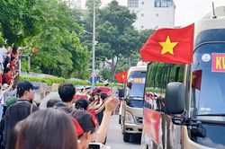 Người dân nghẹn ngào, xúc động khi chia tay các khối diễu binh sau lễ kỷ niệm 80 năm Quốc khánh