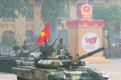 Mãn nhãn màn phô diễn uy lực của những 'cỗ máy thép' tại Quảng trường Ba Đình