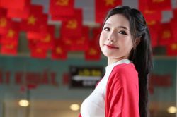 Giới trẻ diện áo dài, khoác khăn đỏ sao vàng thả dáng ở bảo tàng Quảng Ninh