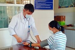 Bộ Y tế đề nghị các địa phương luân chuyển, điều động bác sĩ về trạm y tế xã
