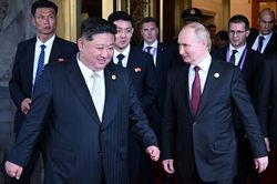Ông Putin gặp ông Kim Jong Un ở Bắc Kinh