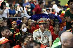 Đi để thấy mình còn sống cùng lịch sử