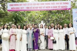45 năm trở về mái trường xưa