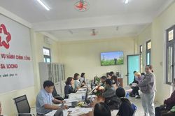 Chính phủ yêu cầu bố trí, luân chuyển cán bộ phù hợp thực tiễn, tránh 'nơi thừa, nơi thiếu'