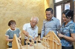 Chuyên gia Nhật Bản tặng TP Hà Nội mô hình phục dựng chùa Ón