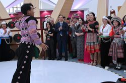 Không gian trưng bày của Bộ Dân tộc và Tôn giáo thu hút người tham quan