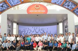 Đảng bộ Các cơ quan tham mưu, giúp việc của Đảng ủy Quốc hội tham quan Triển lãm 'Lịch sử và Sứ mệnh Quốc hội Việt Nam'