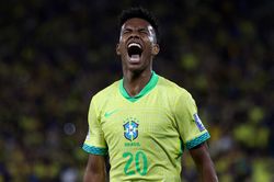 Sao trẻ Brazil vượt mặt Neymar, Vinicius