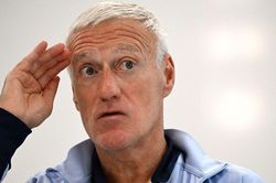 Đội tuyển Pháp đang già cỗi vì Deschamps