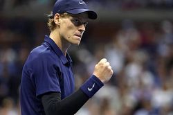 Jannik Sinner cận kề kỳ tích lịch sử mới trong sự nghiệp, sắp sánh ngang Djokovic và Federer