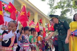 Bộ đội Biên phòng Nghệ An đồng hành cùng học sinh vùng cao
