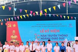 Tặng sách, trao học bổng và phát động cuộc thi 'Đến với Con đường tương lai' dịp khai giảng năm học mới