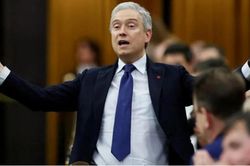 Canada cùng EU và Anh hạ trần giá dầu Nga