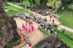 Trưng bày di sản văn hóa Việt Nam từ truyền thống đến hiện đại